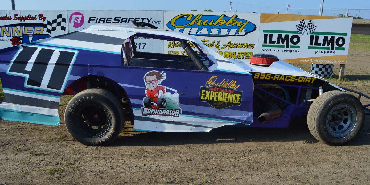 KWDirtRacingExp's tweet photo. 2 Days only! 60% off 10 &amp; 15 Lap driving packages in a LM/Mod or Sprint Car. https://t.co/mH3vDNA1Sw @Kenny_Wallace https://t.co/osgor33m1V