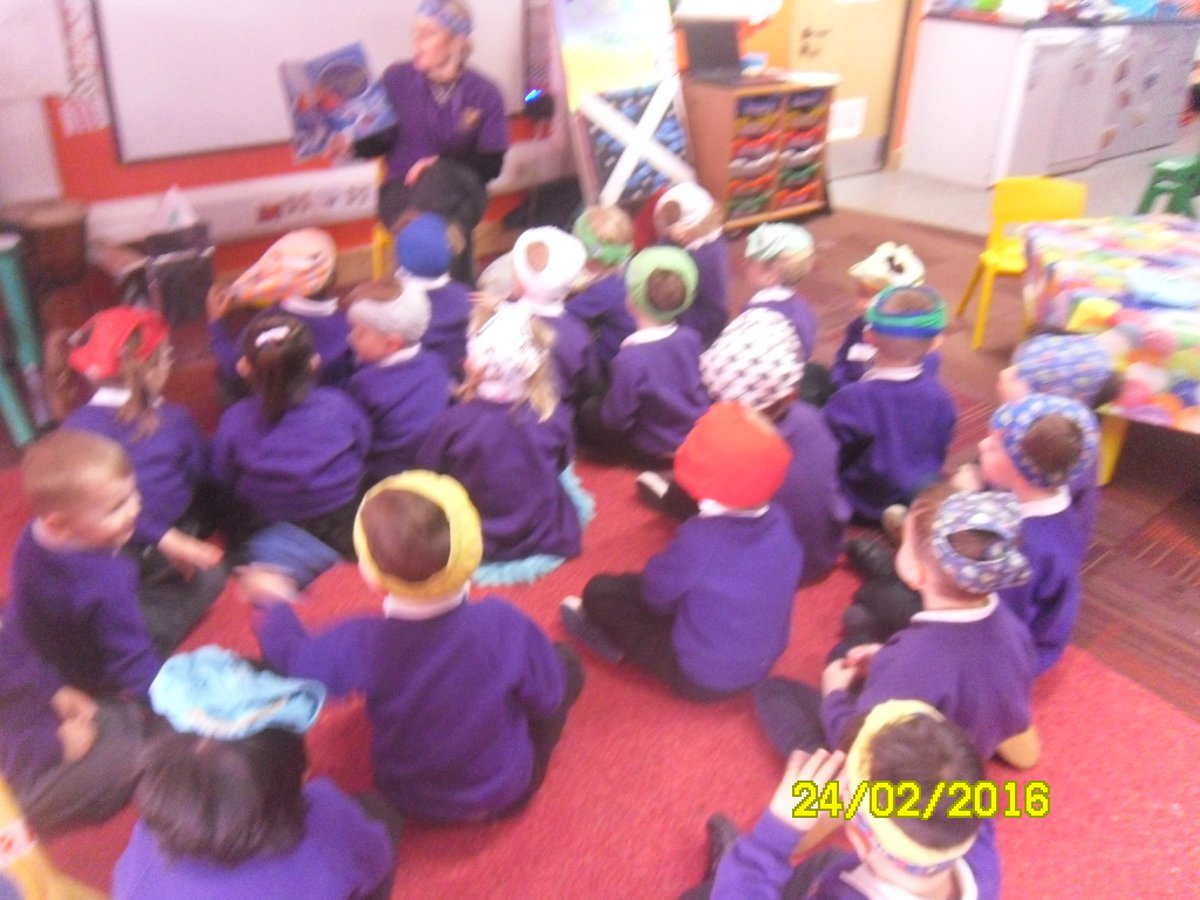 ClassEdinburgh's tweet photo. Zig left us a special task to complete.  We made some slime to help Zig get back to Mars! https://t.co/TLrFBCTfzT