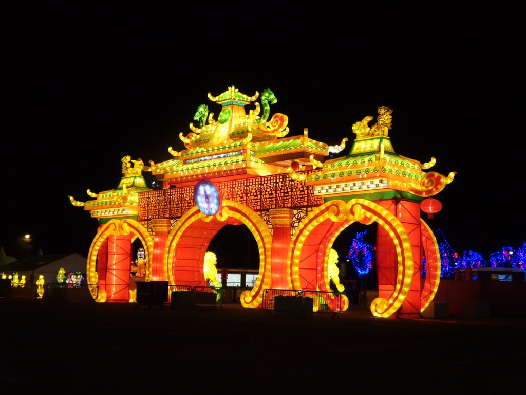matt_miller1983's tweet photo. Sneak peak from tonight's #vlog  @UKALF2015 the #lanternfestival #travel #vlogger #travelblogger @Nat_Skye85 https://t.co/Hswen57IbF