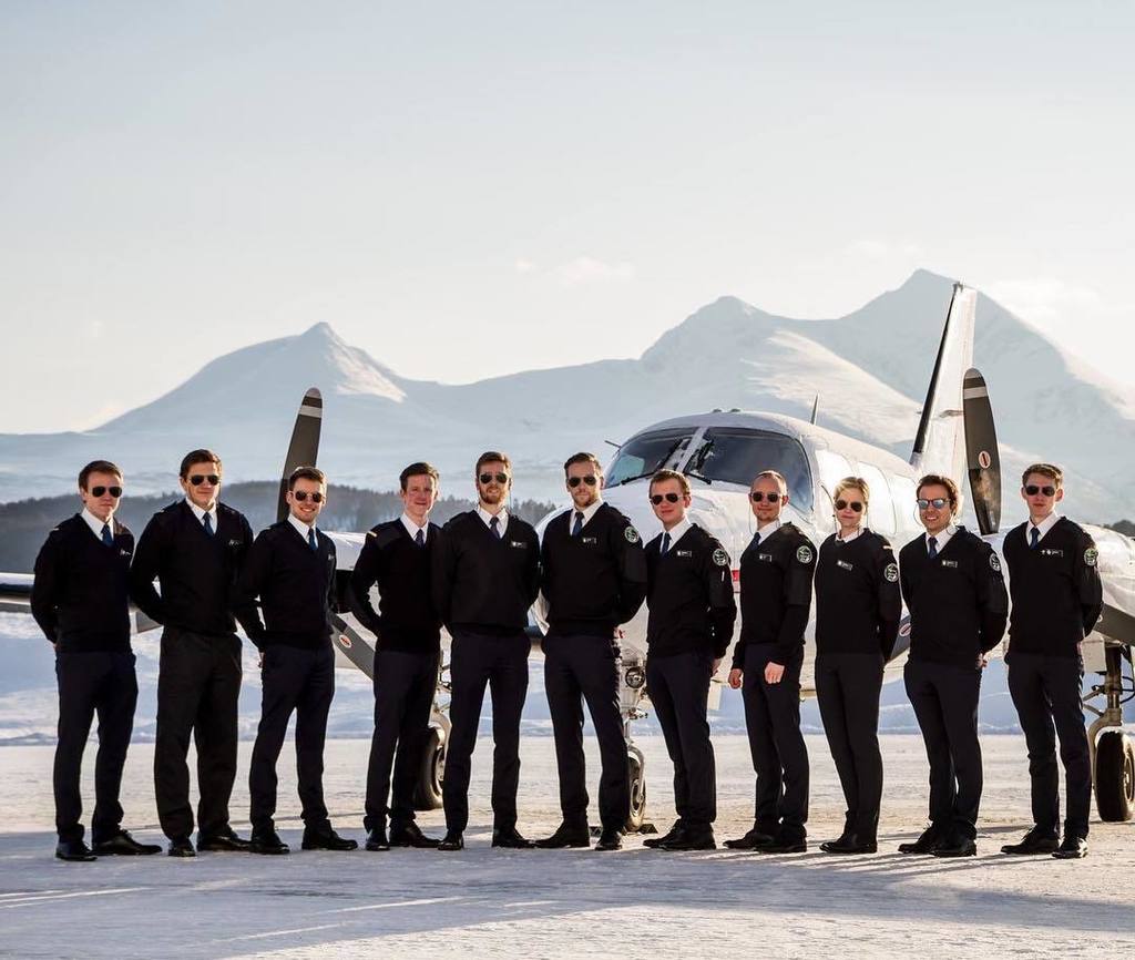 DeltaBravo33's tweet photo. Instagram : by bernhardsteindal - My lovely class UiT0214❤️ #arcticflightschool #avgeek #utsa #bardufoss #uitxp #ui… https://t.co/z102ZAZHAw