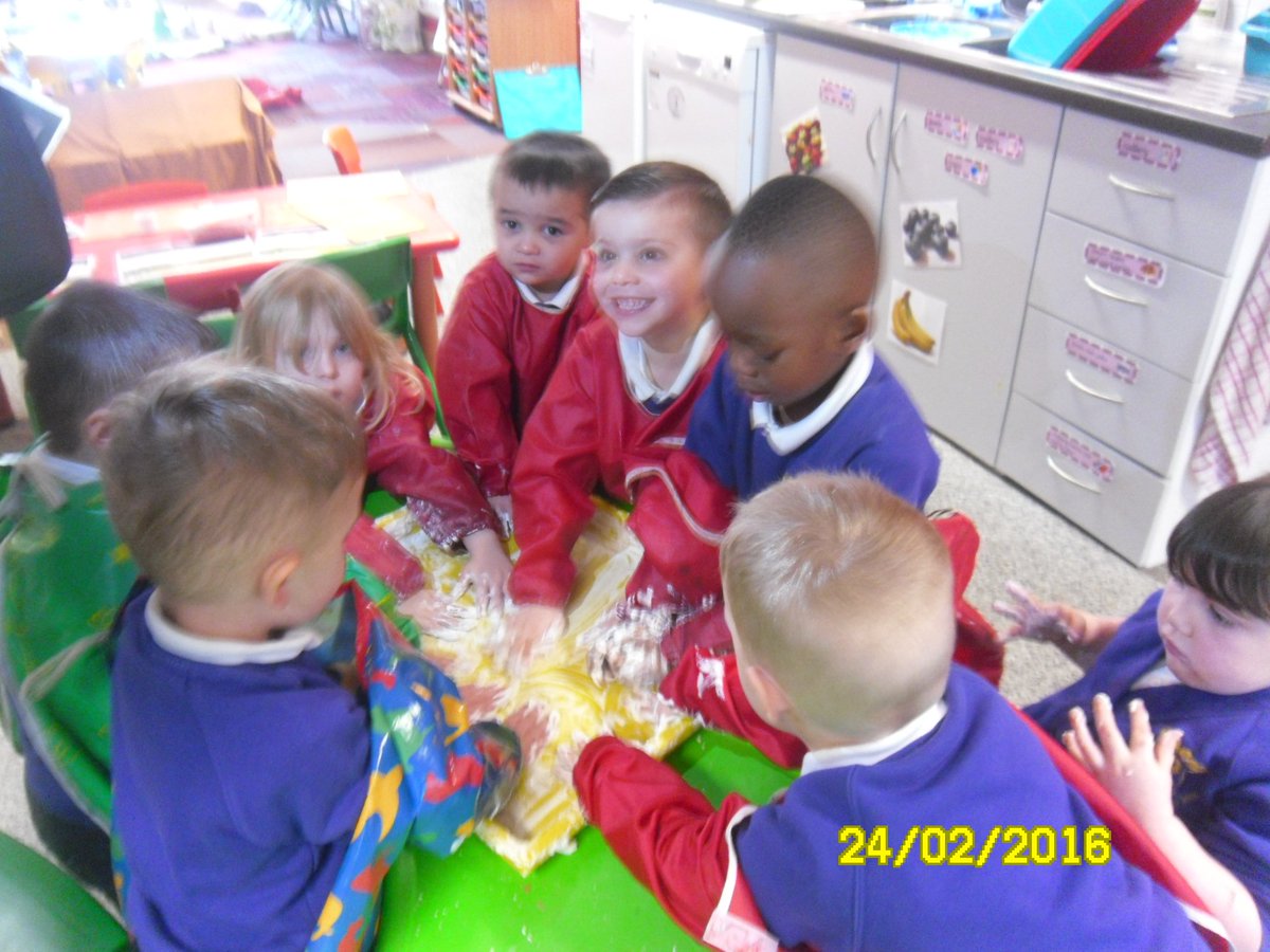 ClassEdinburgh's tweet photo. Zig left us a special task to complete.  We made some slime to help Zig get back to Mars! https://t.co/TLrFBCTfzT