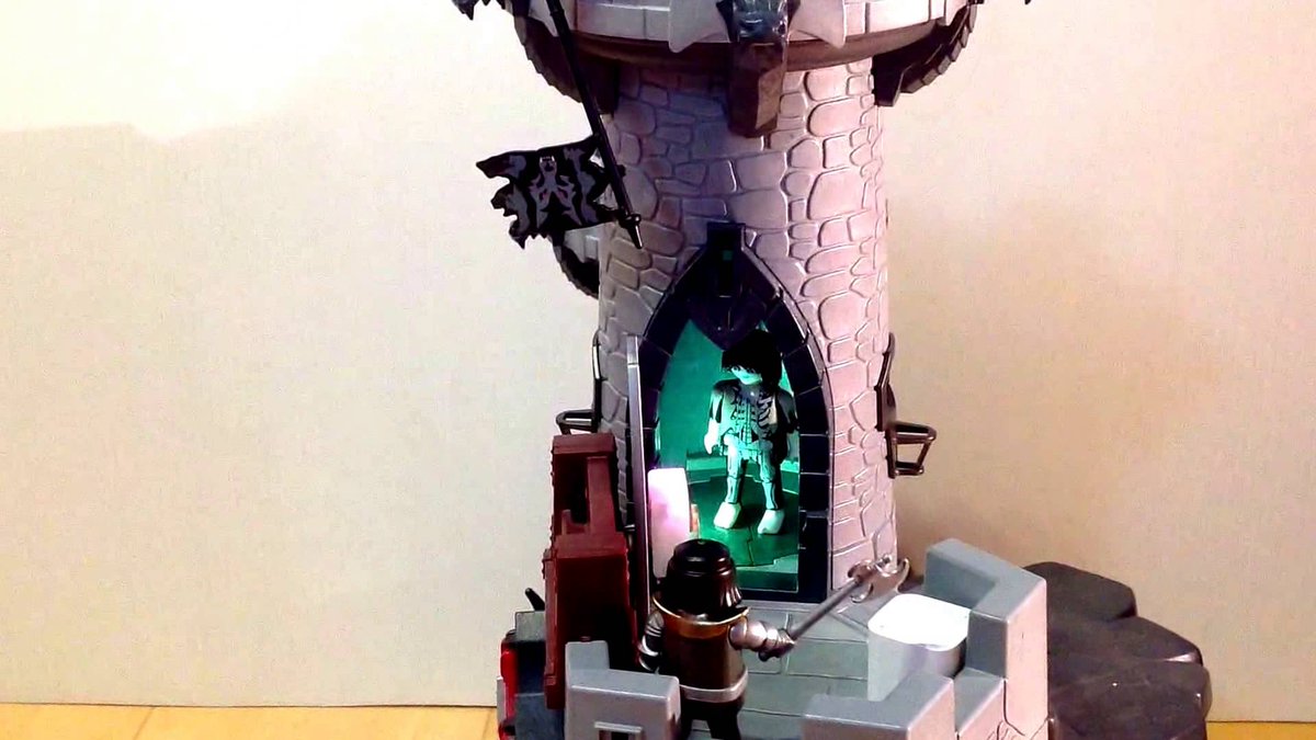 TechAgeKids's tweet image. Capture the Castle bit.ly/20UIpGm made using @samlabs @playmobil #connectedtoys #medievaltech