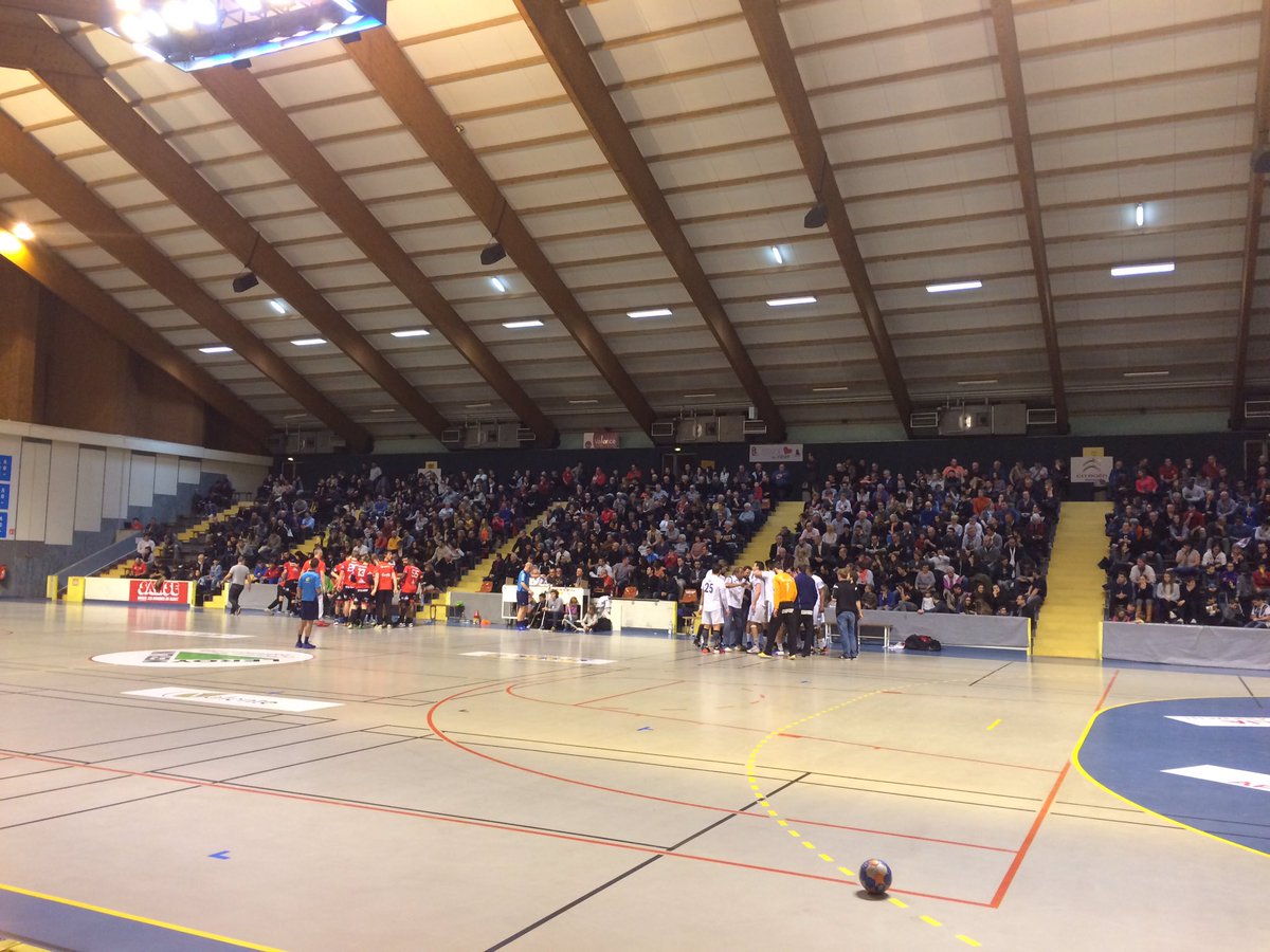 ValenceHandball's tweet photo. A la mi-temps les Rouge & Noir ménent 17-16. #VHBGBDH #TeamVHB #TousAvecLesRougeEtNoir https://t.co/DYIVaAoIYg