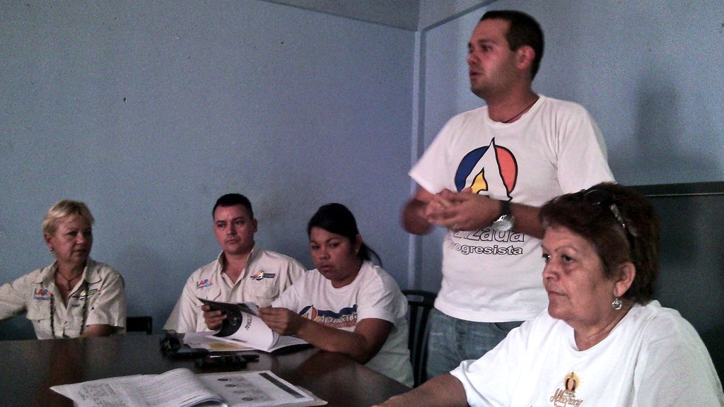 Miguel_Rattia's tweet photo. A esta hora reunidos todo el equipo progresista #RegionalAP #JimenezAP junto coord. Centros Electorales
#ActivismoAP https://t.co/j9H15cjk51