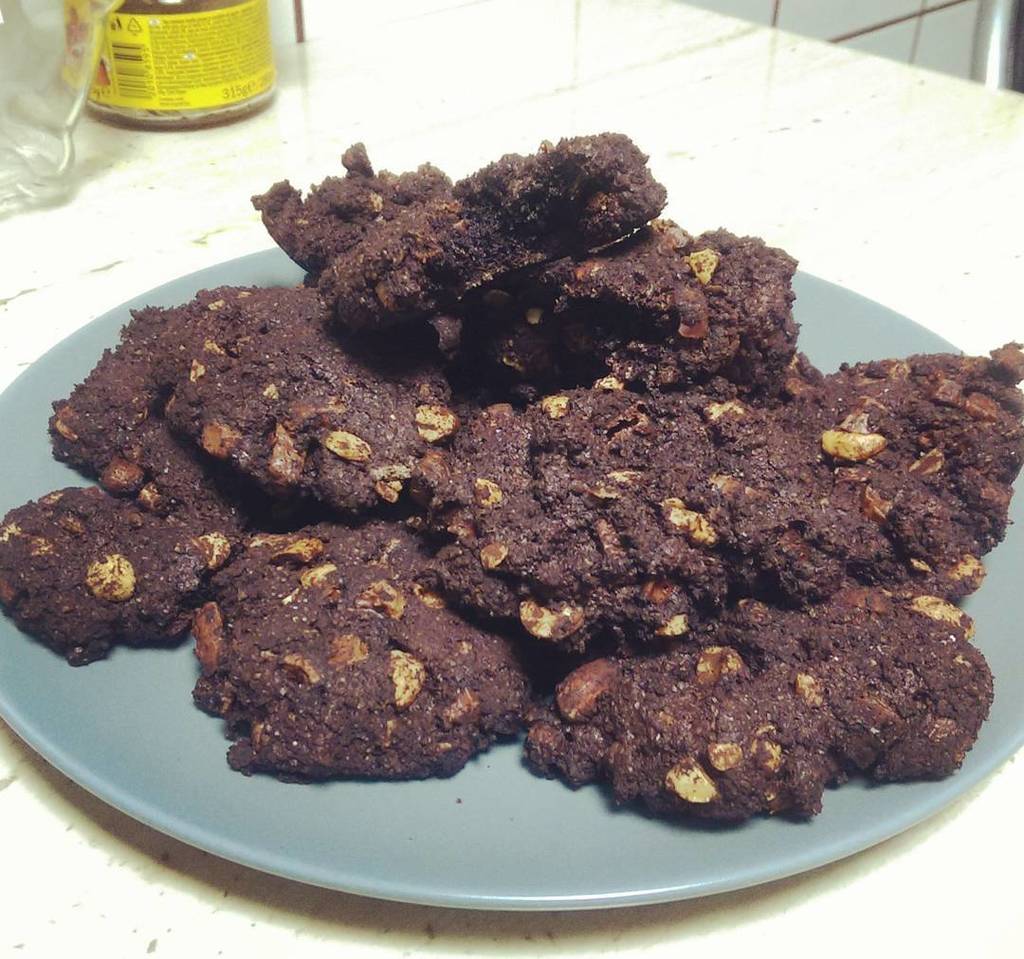 LoloableStuff's tweet image. Triple chocolate almond cookie
#homemade #whosaysicantcook #gome #sweets #dietlater