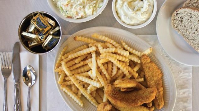 madison_mag's tweet photo. The Friday fish fry is a nearly untouchable tradition: https://t.co/Nv53J0wEvl #fishfry By @Dan_Curd https://t.co/XRKZht3Upj