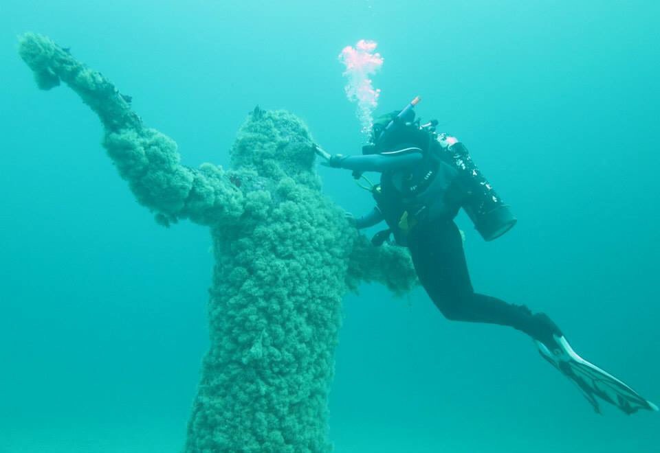 SernaturAtacama's tweet photo. Has hecho buceo en el Cristo hundido en #BahiaInglesa? Bahía Mako , premio a la diversificación turística de Atacama https://t.co/l6zFT4Wi0b