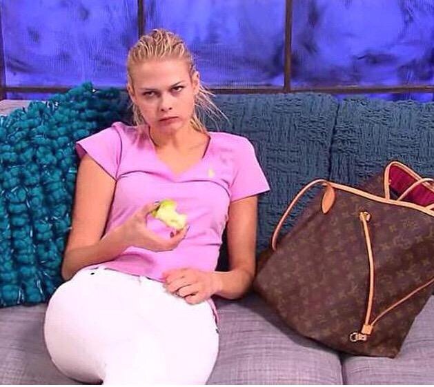 extrakaese's tweet photo. Honeys Reaktion, auf die Frisur von Kim. #gntm https://t.co/rnhozTrTOH