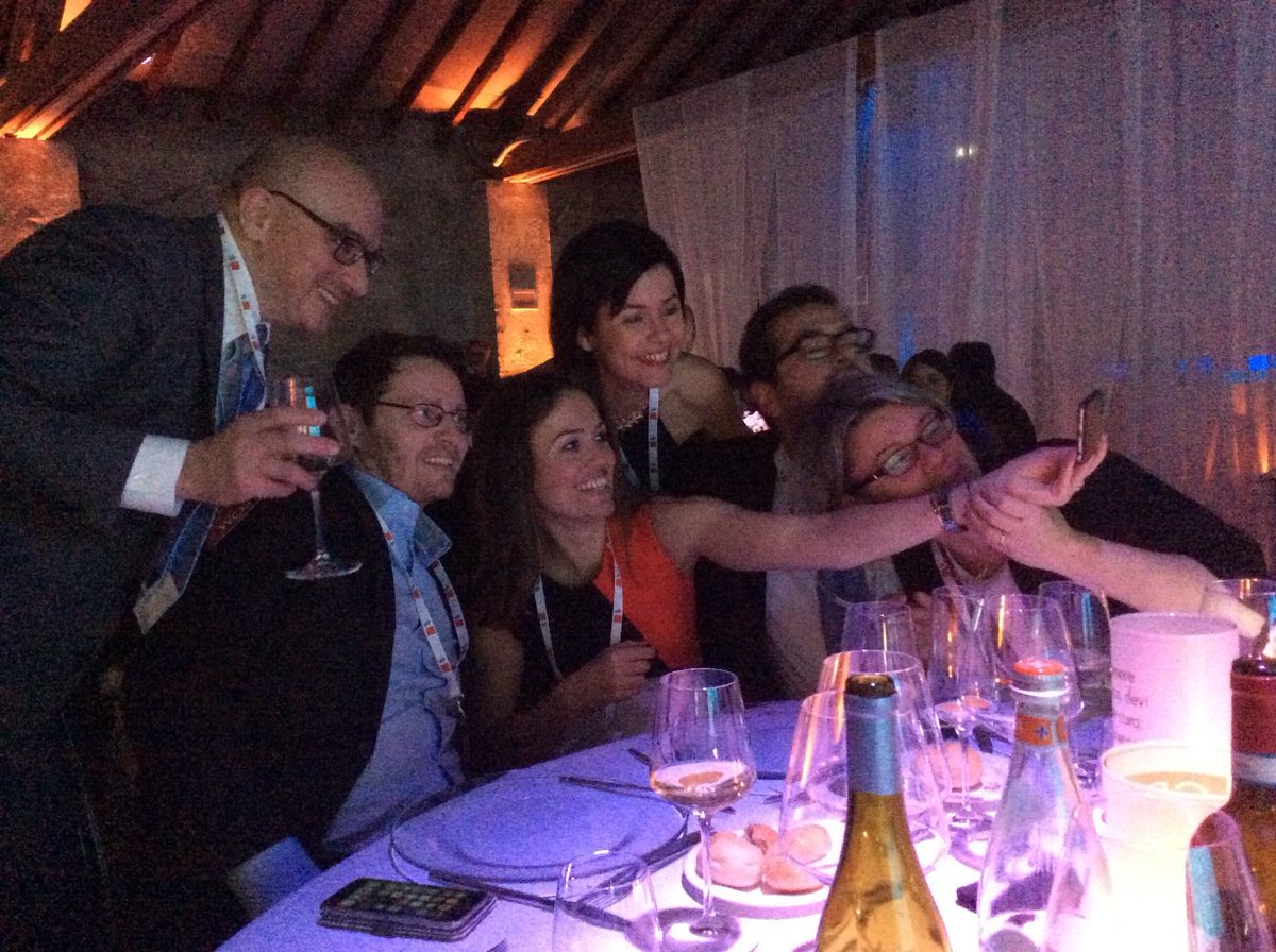GPTWItalia's tweet photo. E c'è chi coglie l'occasione per scattassi un selfie!
@MarsGlobal e @RoyalCanin #BWItalia2016 #lemiglioriaziende2016 https://t.co/RpufEDZkeh