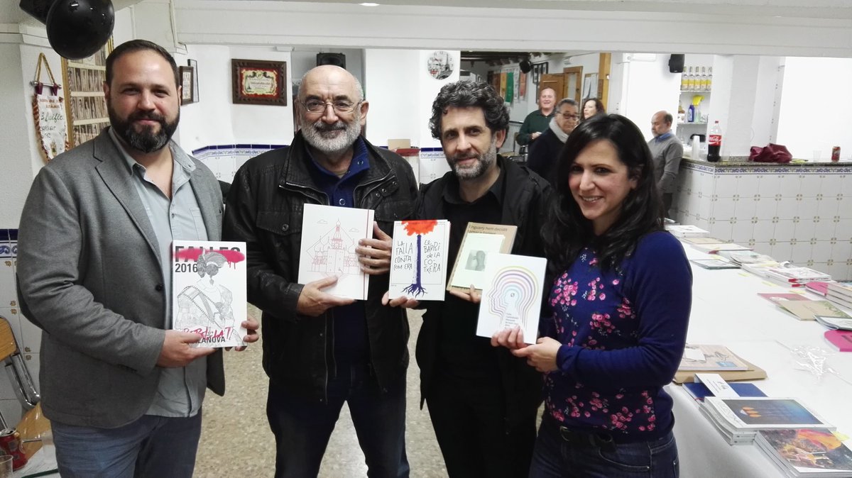 Ací tenim al jurat del Mestre <a href="/ortifus/">Ortifus</a> de portada amb els finalistes. Enhorabona! #plf16 #falles #llibret