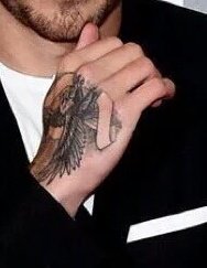 liamssdetails's tweet photo. hands https://t.co/6clD8nxXSj