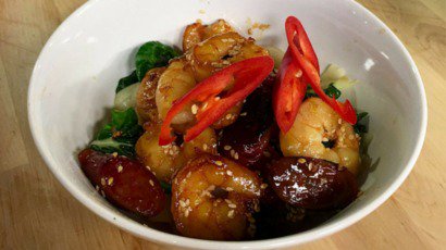 STVEdinburgh's tweet photo. Try @JulieLinMacleod's Noodle broth with king prawns and sausage! #LifeatFIve #TeaForaTenner https://t.co/ardUZwMN3J https://t.co/h74km69HEn
