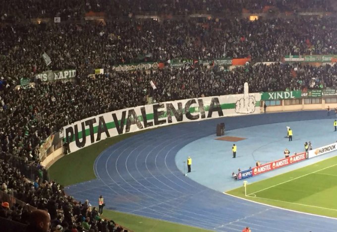 Moni_Georgiev's tweet photo. Rapid Wien - Valencia 0:4 (agg. 0:10). RAPID or RAP10? :D #rapidVCF #amunt #VCF https://t.co/X1ccCpT7pI