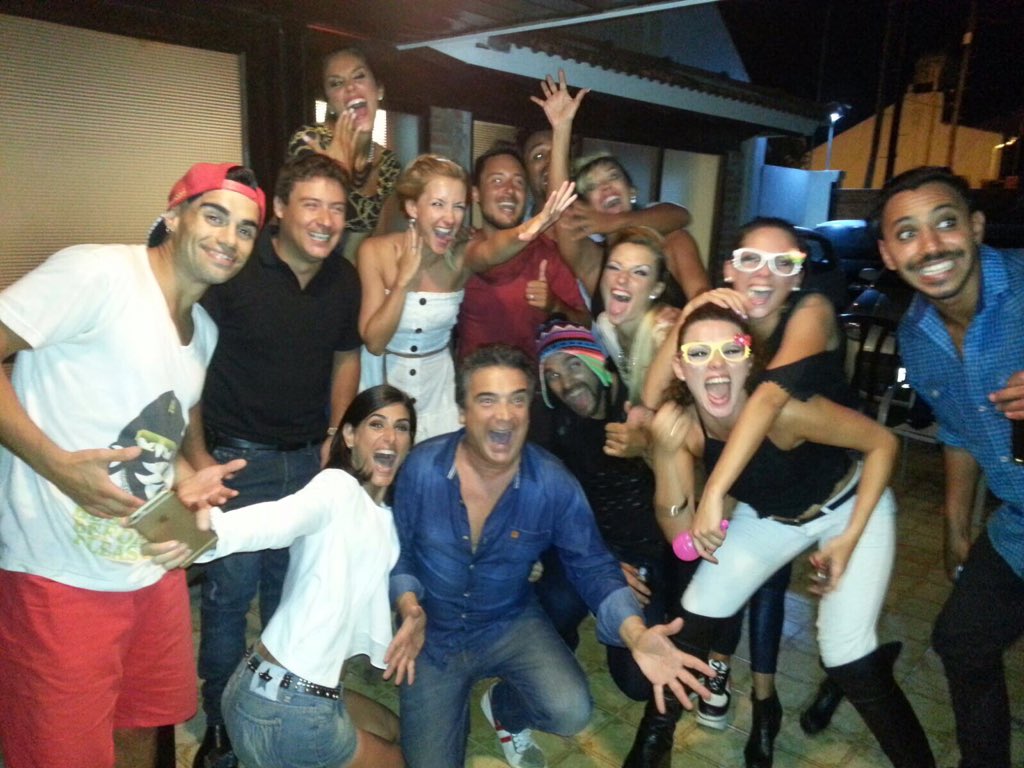 julieta994's tweet photo. El mejor elenco de Mardel plata sin dudas @CeciliaMilone  @NitoArtaza  @andersferreyra @juampibattaglia https://t.co/i3Pf1MX4aL