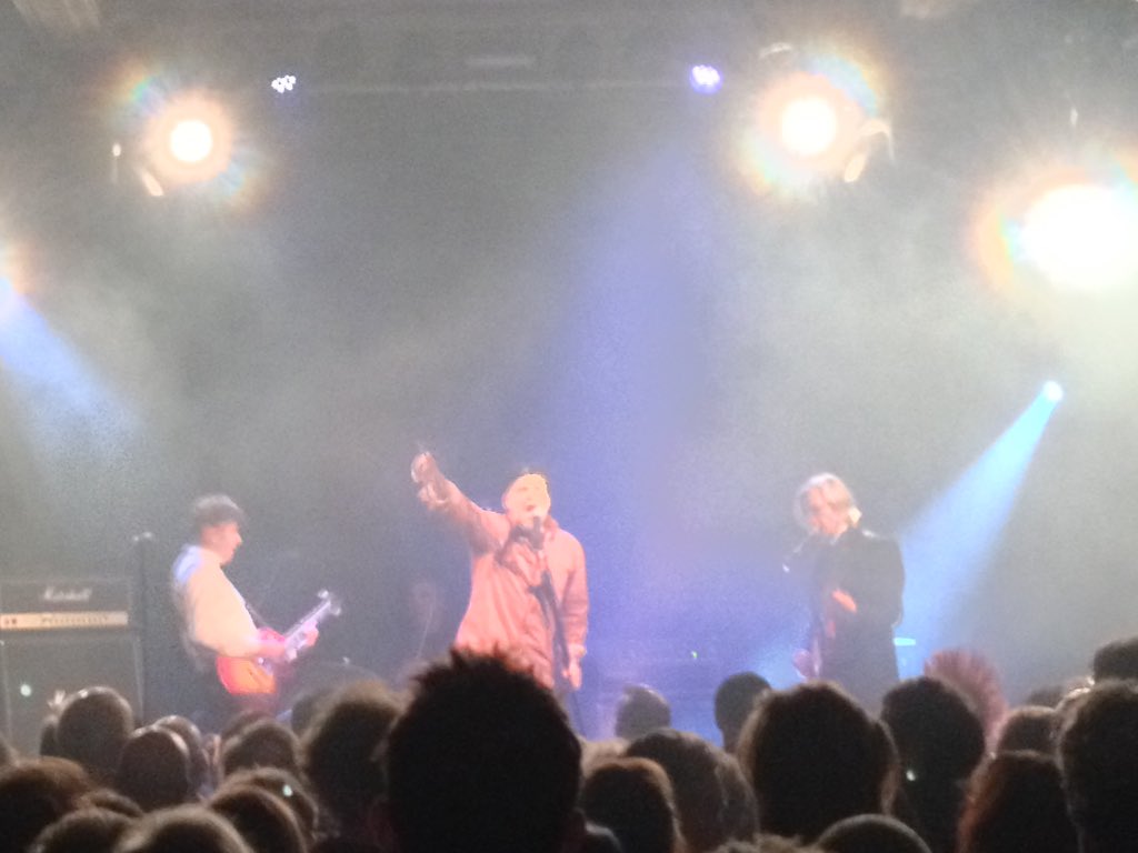 vollyrocks's tweet photo. De legendarische #Helmettes op de PlurexNofun avond in Paradiso. Het maakt mij geen REET uit wat de mensen vinden. https://t.co/omus8K6Gh2