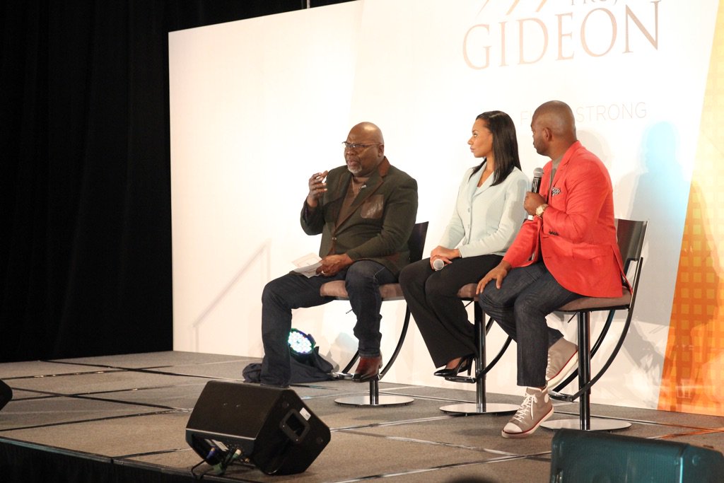 BishopJakes's tweet photo. Some people lay in the hole and cry, some people crawl out with dirt in their nails and fight back! #projectgideon https://t.co/MScCeDjhtL
