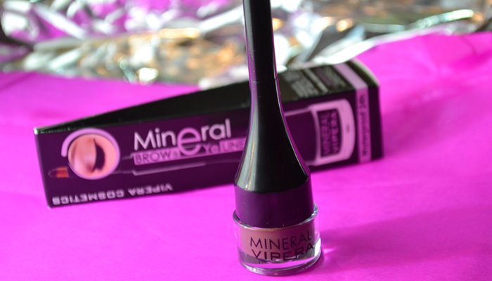 ViperaNYC's tweet photo. Product it is enclosed in a jar with a screw cap which is arranged as a brush applicator https://t.co/s5N3RxEwko
