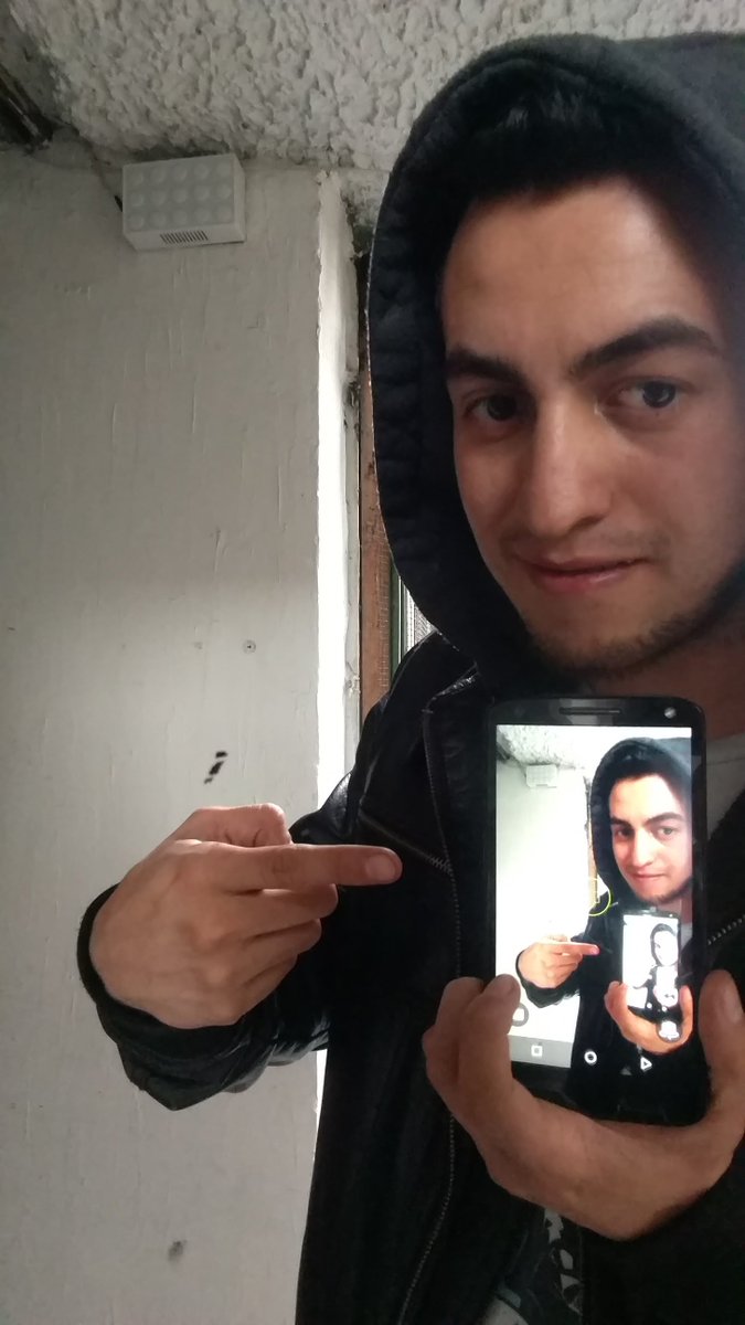 MatracaDaniel's tweet photo. #FranjaMotorola  @ktronixcolombia Aca con mi moto x force! participando por el moto g :D https://t.co/EbXA97A17S