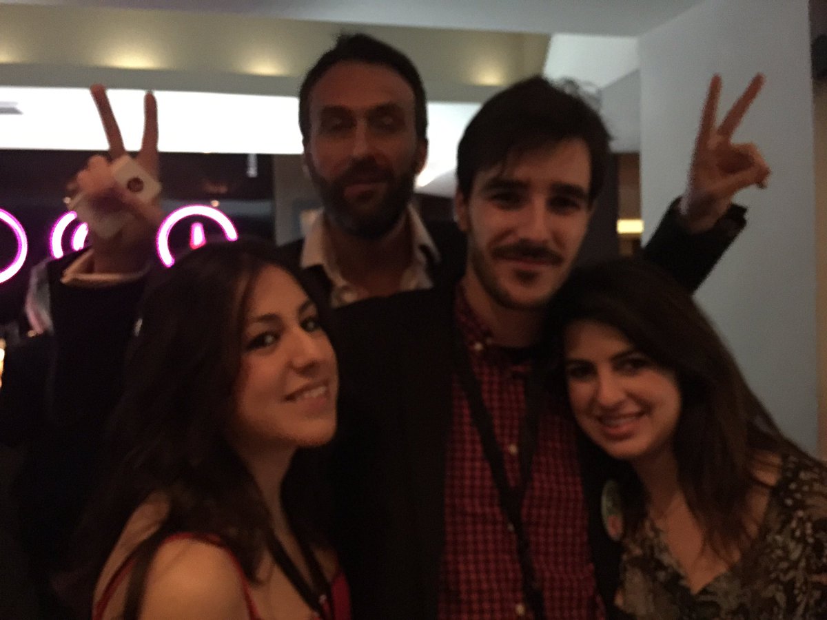 FedeAlvarezSm's tweet photo. Ese equipazo!!! #beBee #beBeeNight Somos relevantes #BeeRelevant https://t.co/qSuq6Bv2GE