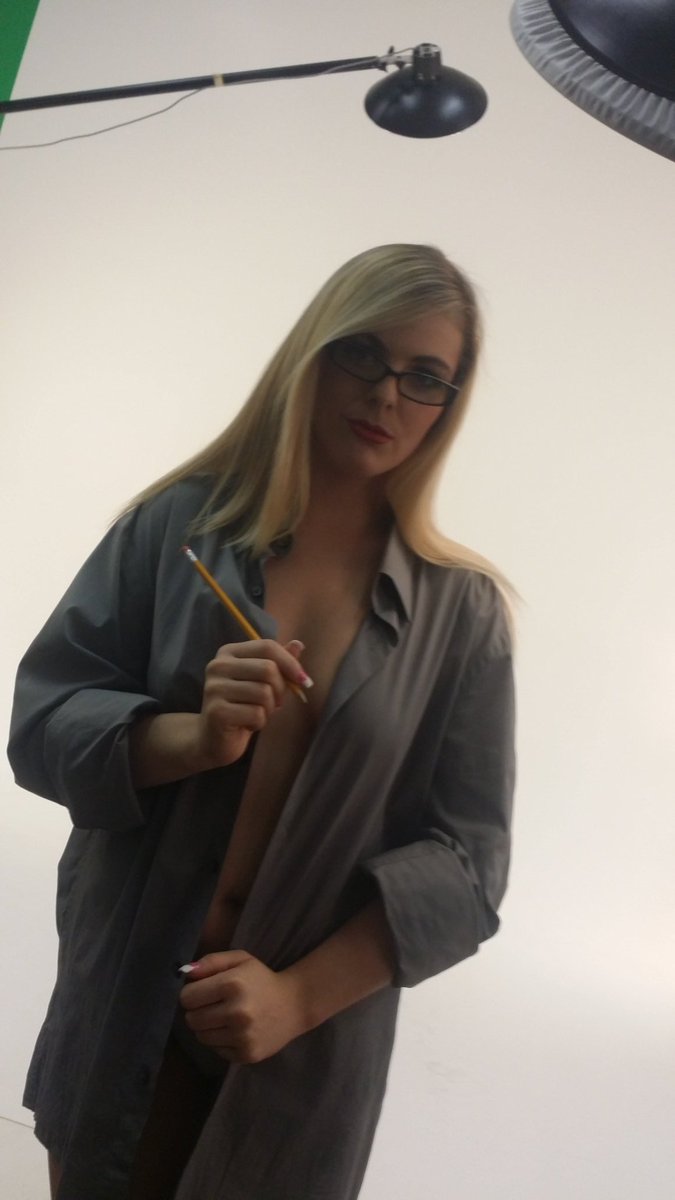 TropicalLustXXX's tweet photo. #BTS w/ @DonCrossPhoto @KendraLynnXXX for the #DilfDiaries DVD cover. WOOD pencil to her sexy lips with glasses look https://t.co/IW3s8WODNm