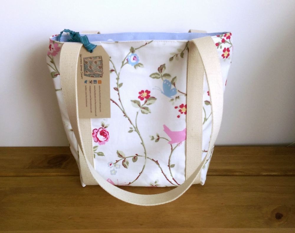 HectorsBags's tweet photo. Small Fabric Handbag, Purse Handmade, Tweens Shoulder Bag, Teen … https://t.co/AhTbGuRtJb #craftbuzz #PurseHandmade https://t.co/ZEcF5eGFsQ