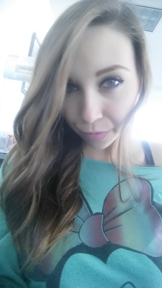 Leynee18's tweet photo. Muuuaa♡° https://t.co/nhHoaqNLLU