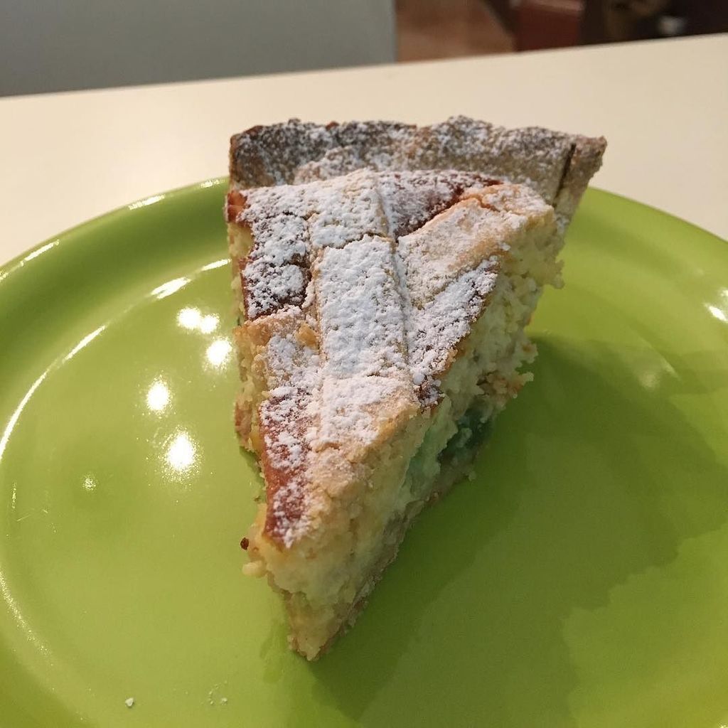 foodb0t_tweets's tweet photo. 😋😋😋😋😋 #foodie #food #pastieranapoletana #pastieratime #pastiera #instacake #instafood #instagood #instalike #caketi… https://t.co/WXNV3UvfLK