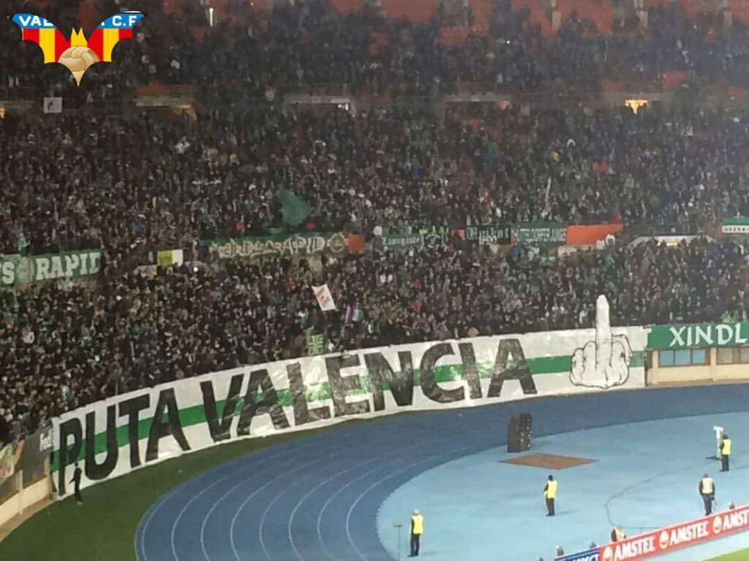 JoseMariaDelNio's tweet photo. Tras esta pancarta en Viena, mañana se reúnen para decidir si cierran el campo del Betis o el campo del Sevilla https://t.co/uW0JrDPDvs