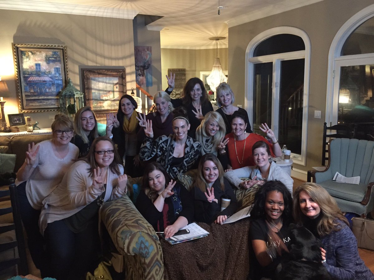 brockmk's tweet photo. Week three. Loud and proud from Charlotte, NC! @LiaCarta1 we LOVE your hair like that! ☺️ #restorepacesetters https://t.co/TXRLKTefYN