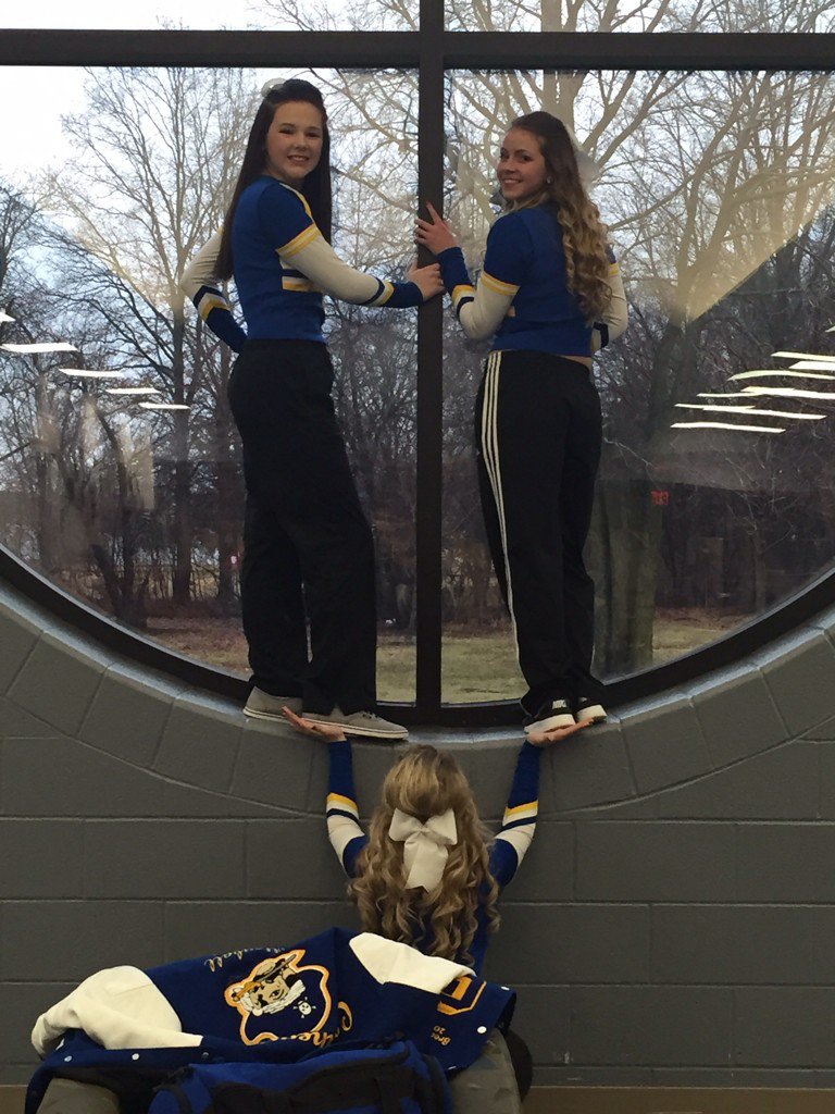 BEickholt's tweet photo. Gonna miss cheer with my fellow freshmen🎀😘 #illthrowhands #varsitycheerleaders https://t.co/5UXpElezUt