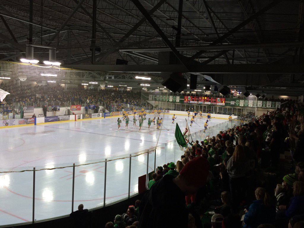 schutod's tweet photo. @Buccigross East Grand Forks Minnesota section 8 final. East Grand Forks vs Thief River Falls #winnertostate https://t.co/CvEqtd9LqS