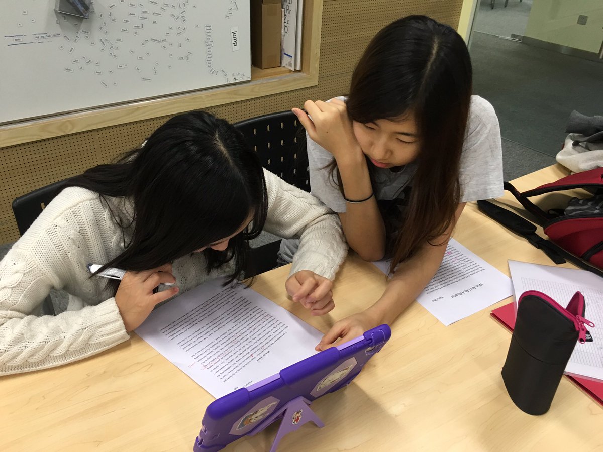 TheDeborahChu's tweet photo. Reading aloud and peer editing punctuation to show expression in their writing for #7EAP #SISrocks https://t.co/kMSQBv4Swv