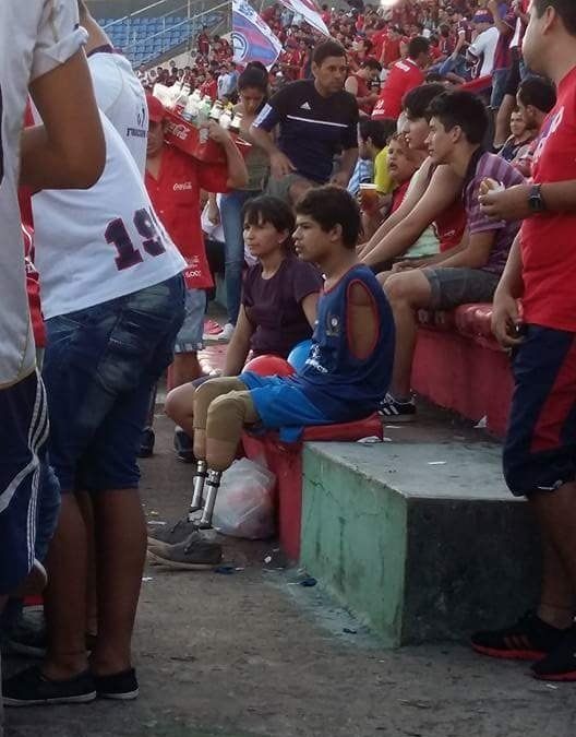DeyaCCP's tweet photo. Esto es AMOR a CERRO ! Sin importar NADA presente a verle al club de sus amores.. https://t.co/jDDLuqxTIr
