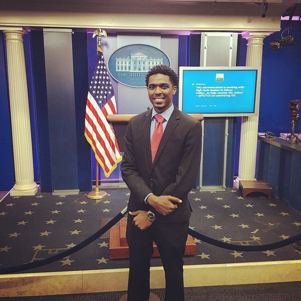 InstaWhiteHouse's tweet photo. New music otw I promise !! #ChefSlimForGovernor #MAADKitchen #ChefSliminDc #chefslimwatcha⦠https://t.co/eKVSbzOjdV https://t.co/mzL85bSpwt
