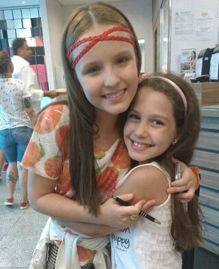 Lari com uma fã😘😍💛💙💜💚❤