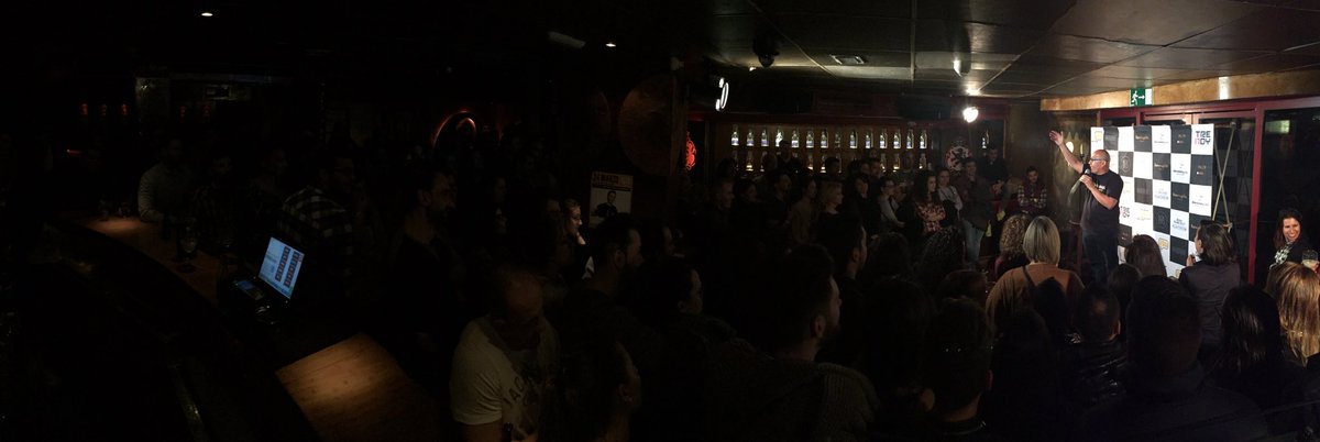 TEMPLODELHUMOR's tweet photo. Ya no cabe nadie más viendo a @barbosacomico en @TemploPalma 

#JuevesDeRisas https://t.co/iIBgy95ifQ