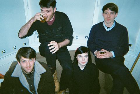 Brilliant new single via Brighton four-piece outfit, Kins. Moody, atmospheric perfection.  itun.es/us/Ri7Uab?i=10…