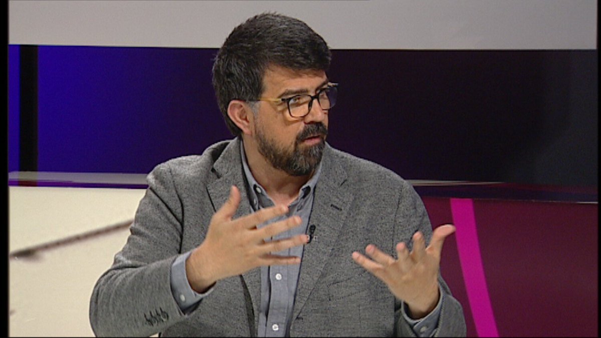 PuntCatTV3's tweet photo. .@genisroca: "El concepte que ara tenim de telèfon mòbil -rectangular i rígid- amb el grafè canviarà". #MWCTV3 https://t.co/QLMp237Z17