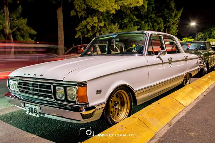 MeTocaLaChaplan's tweet photo. Empezamos la noche dejando este hermoso #Falcon posando en el Planetario, en el famoso #TheWestCoast✔😎🙌🚦 https://t.co/7o2dX5X1xL