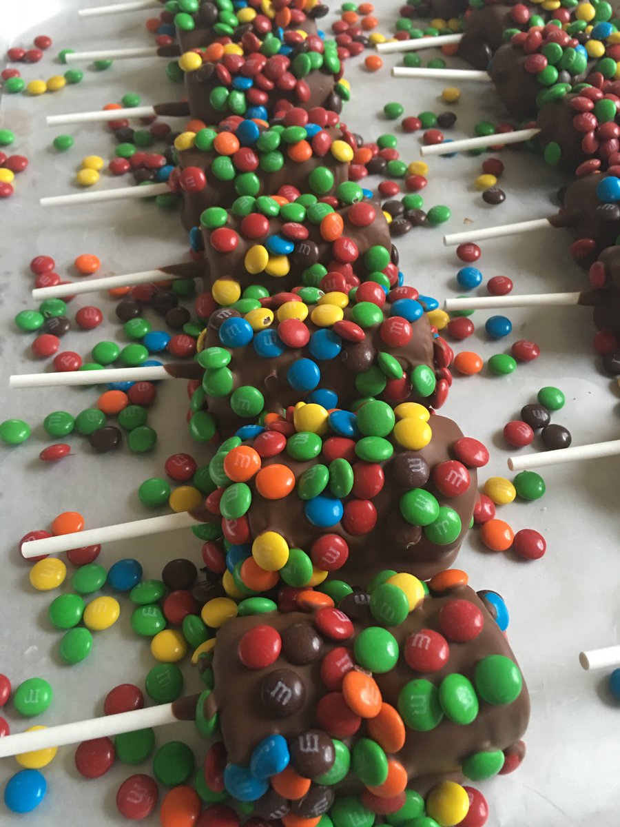 TheSweetLifeNY's tweet photo. M&amp;M Softy Pops #Chocolate Dipped Marshmallows #Handcrafted #NYC https://t.co/etiNcdH063