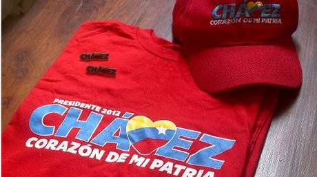 curiososnerd's tweet photo. Franelas con los ojos d Chávez cuestan la mitad del sueldo mínimo. #MotoresDeHambreYMiseria https://t.co/nUl2HxealN  https://t.co/Z1Qus1WQdO