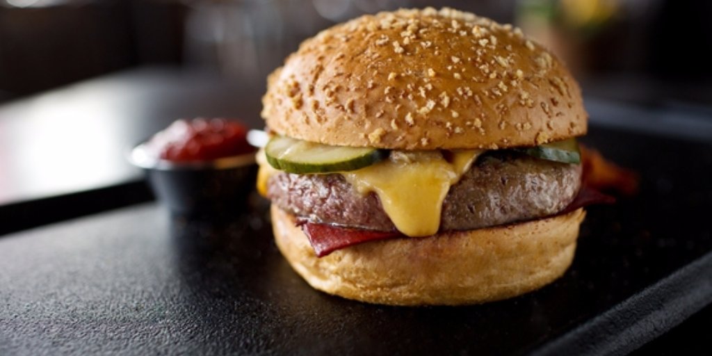 14 all-American burgers you should be eating—huff.to/1OyxSJR