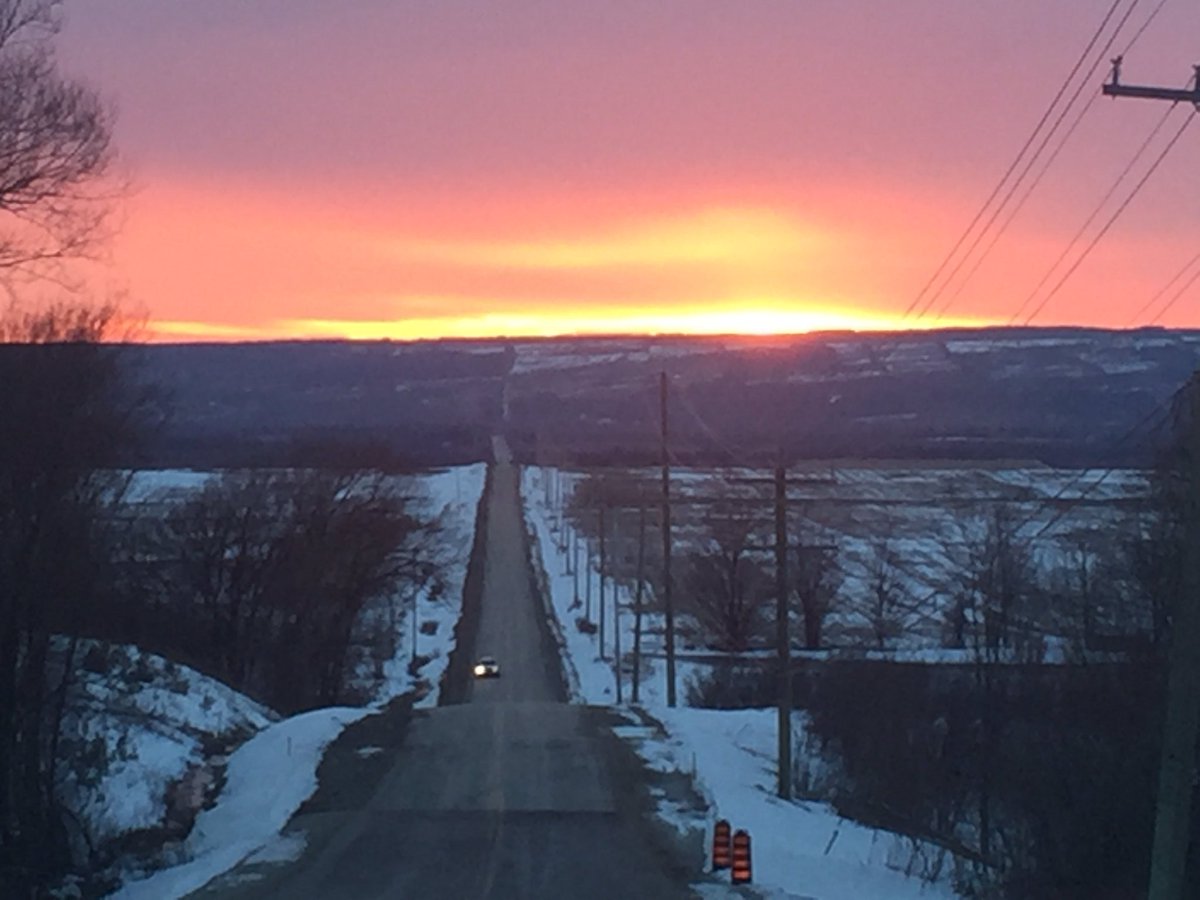 BlueMtnResort's tweet photo. Beautiful shot coming down the Escarpment! RT @SparksStorey: Such a beautiful sky. #lovewhereilive #bluemountain https://t.co/iHaa6Vx4zp