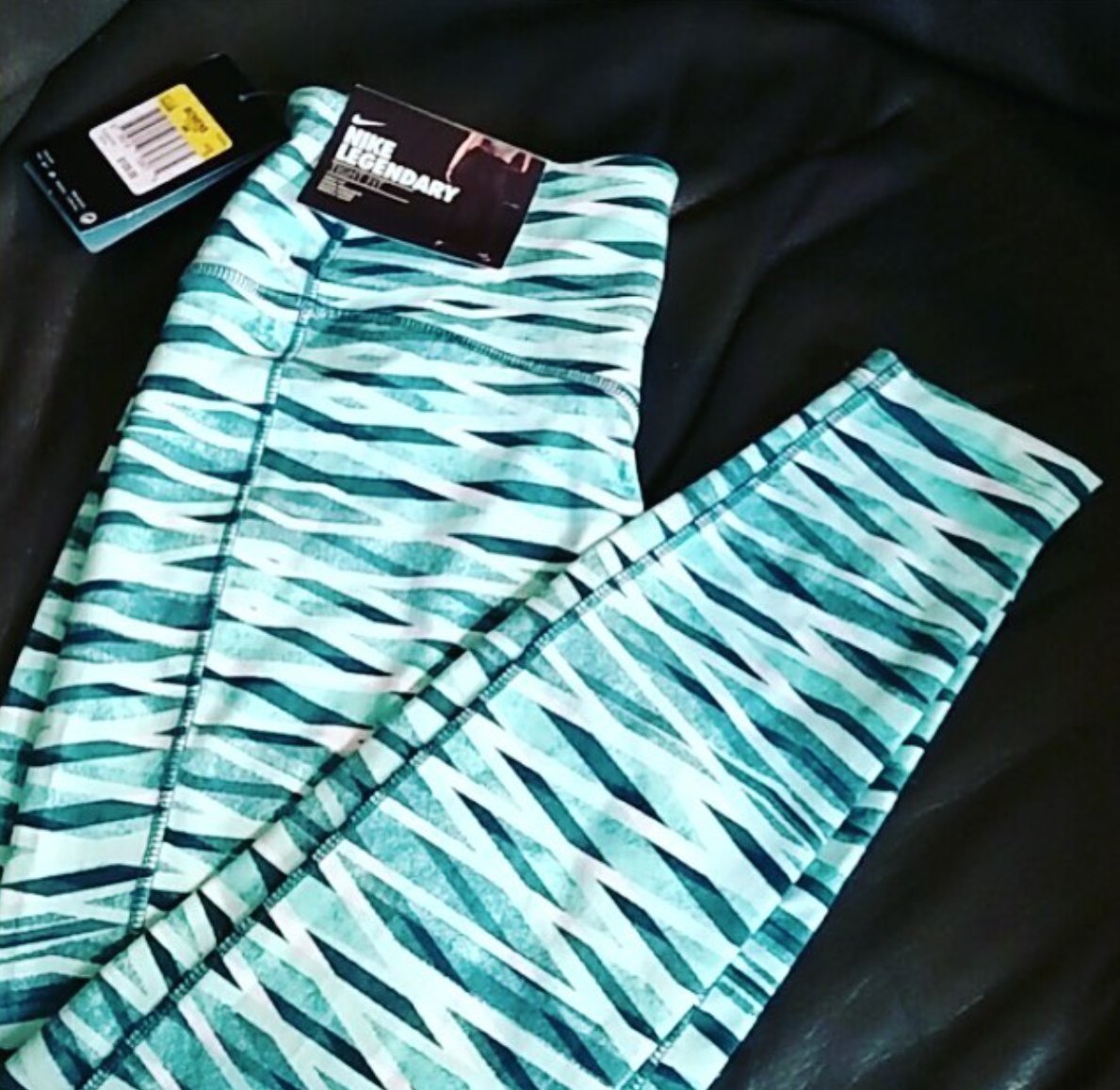 PoshKentState's tweet image. These Nike leggings are over 50% off retail! Shop @litl_al closet on Poshmark! #nike #fashion #fitness #poshmark