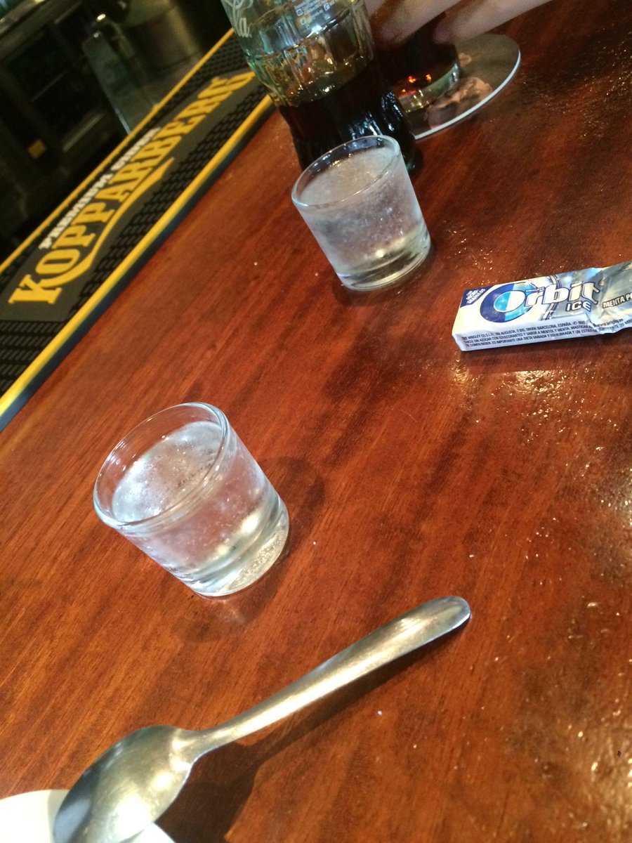 DariaDraw's tweet photo. Ya somos socias, chupitos gratis🤗 #DavidBar lo mejor😋🤑 https://t.co/y8bfqsr0dx