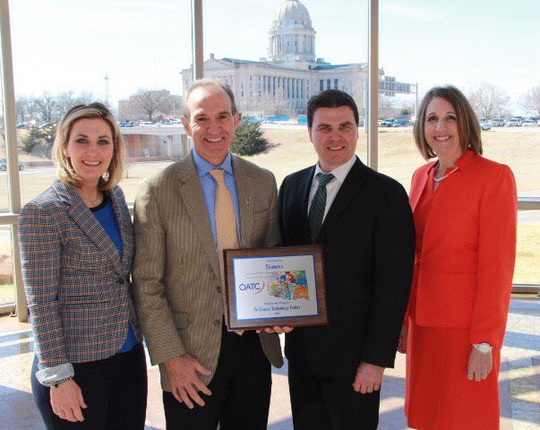 lindelfields's tweet image. Great day at @OklahomaACTE #partnerforprogress. Thanks @robertpaiva @Siemens for your support of @tricountytech