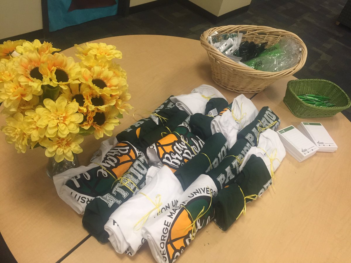 MasonStudentGov's tweet photo. We're getting ready to host the Mason Korea reception! https://t.co/Q7OIFgbSac