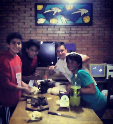 EscudeValentin's tweet photo. Los boy a #estrañar una banda las estupides y recuerdos juntos son oro https://t.co/QuXeidw1V4