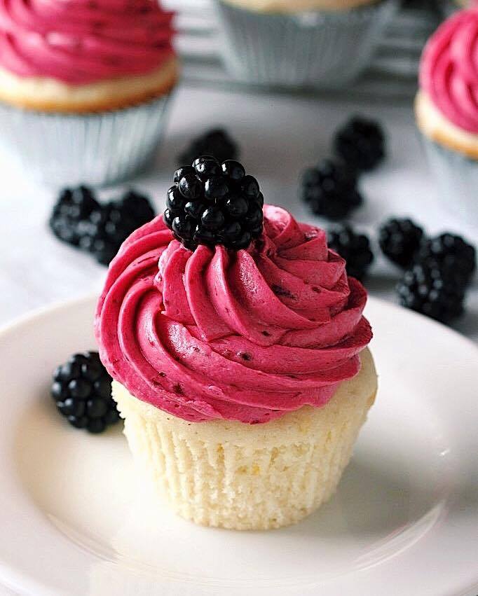 FoodPlease2016's tweet photo. Gorgeous Lemon Cupcakes with Blackberry Buttercream by @BakerByNature!  💛💖 Recipe @ https://t.co/zP50uBzCUv https://t.co/sCea6499vh