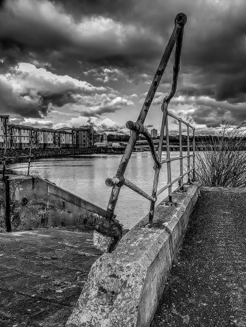 fifephotosart's tweet photo. #Kirkcaldy Harbour yesterday, edited with #rawtherapee and #fusionF3, both open source. #blackandwhitephotography https://t.co/uTwR4bl5lA